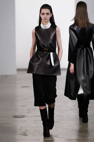 Look 16